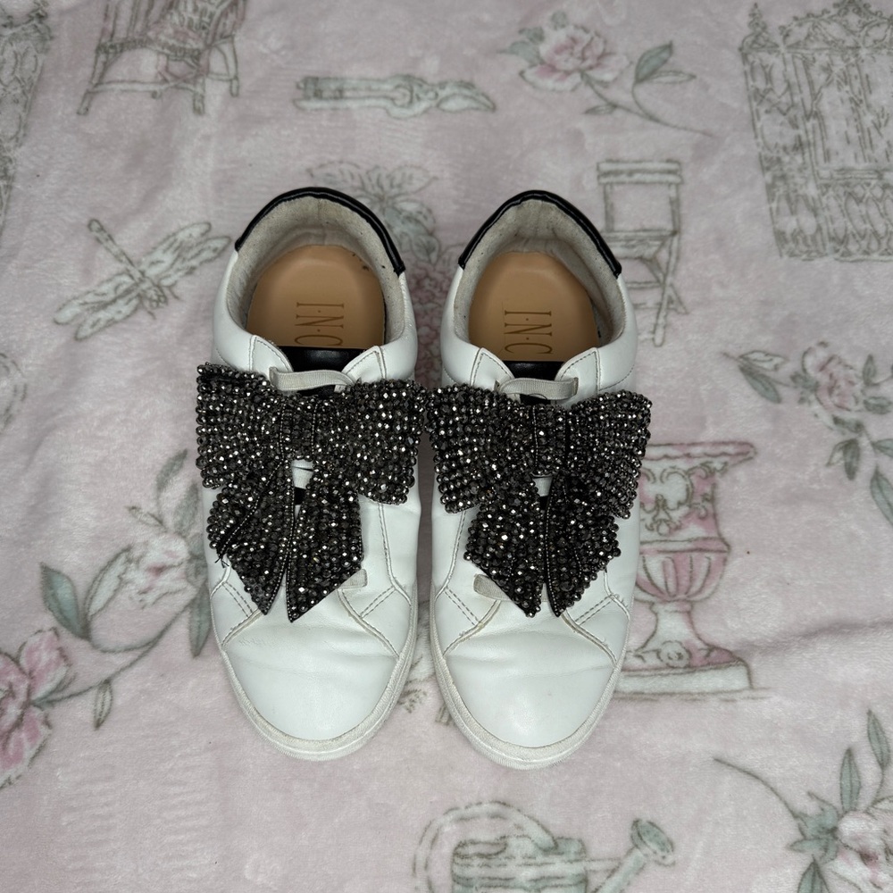 INC Women’s White Sneakers with Black Beaded Bow – Size 7